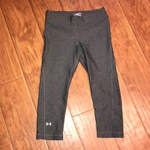 grey under armour leggings in excellent condition